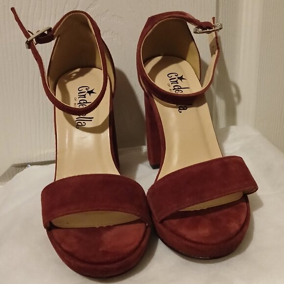 Small Cinderella of Boston "sorento" heels. 3w - Picture 2 of 6